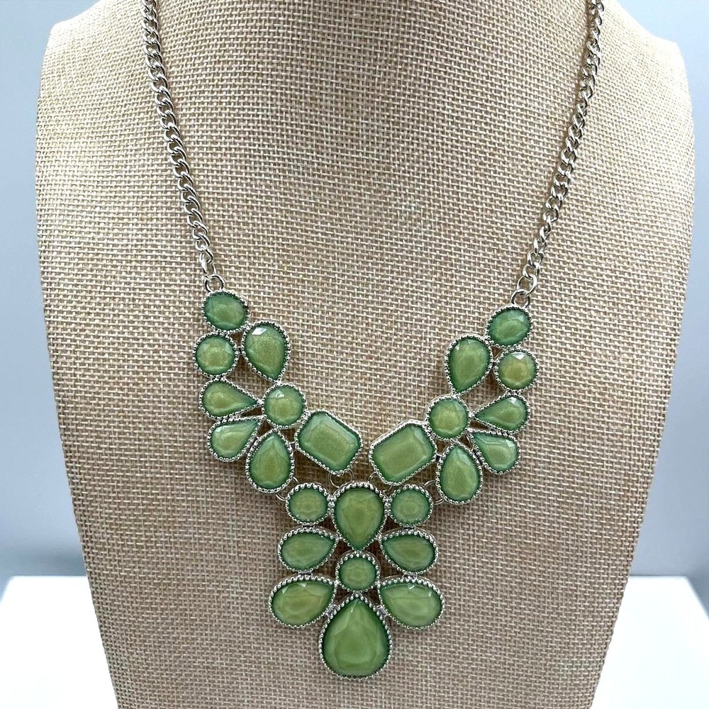 VTG Claire's Silver Tone Sage Green Statement Necklace Teardrop Cluster Jewelry